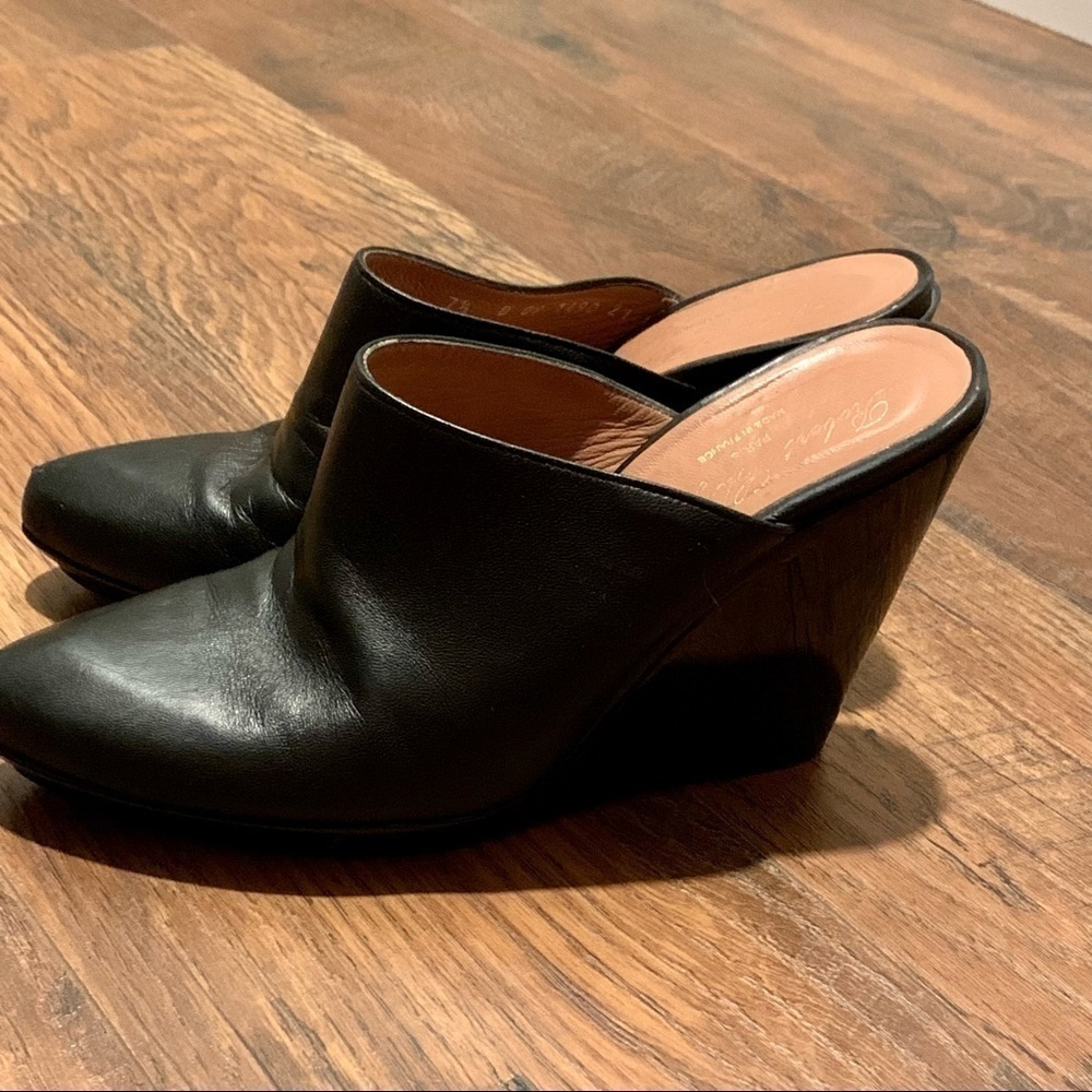 𝅺ROBERT CLERGERIE PARIS black leather platform mules. Made in France. Size 7.5B